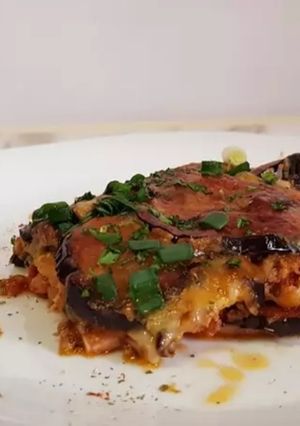 O poză a rețetei Parmigiana cu carne tocată și șuncă.