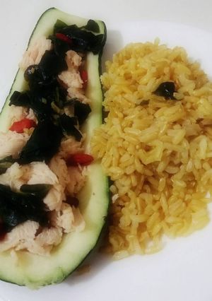Una foto de Zapallo italiano con goji y pollo 🌷