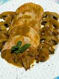 Lomo de cerdo con salsa y champiñones