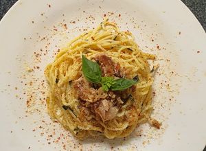 Foto resep Spaghetti aglio de olio tuna and basil