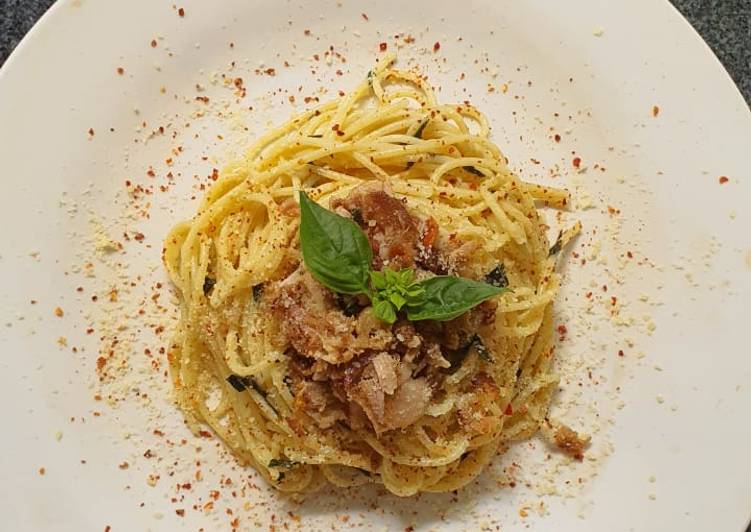 Cara Gampang Menyiapkan Spaghetti aglio de olio tuna and basil Anti Gagal