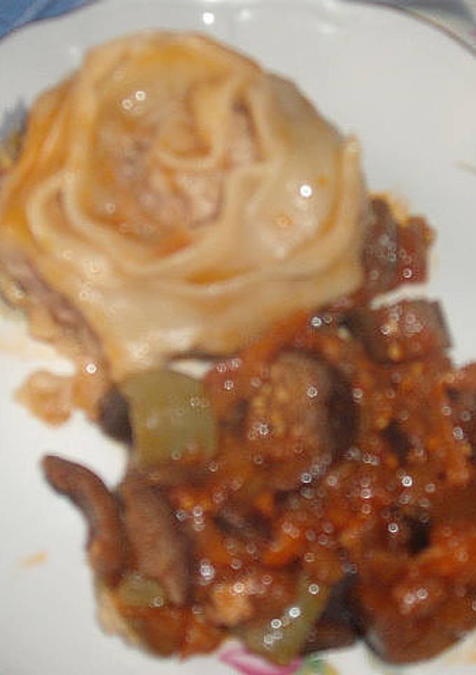 Мясная розочка с овощами