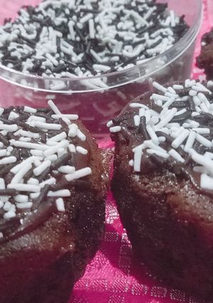 A picture of Chocolicious cup cakes for lunch box.