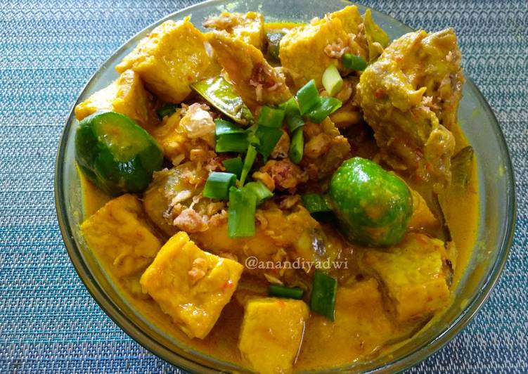 Gule ayam bumbu kuning