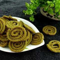 A picture of Spinach Chakri.