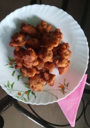 বেসন ফুলকপির পকোড়া(beson fulkopir pakoda recipe in bengali) রেসিপির প্রধান ছবি