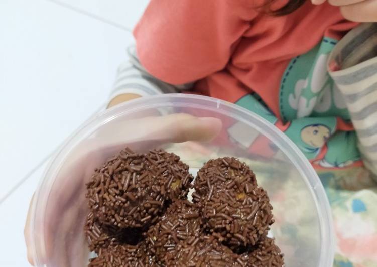 Bola bola regal cokelat
