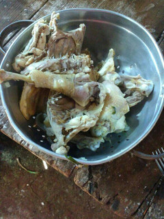 Una foto de Pollo casero frito con cebollita