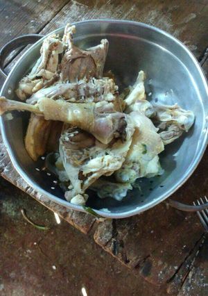 Una foto de Pollo casero frito con cebollita