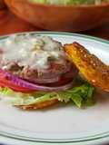 Hamburguesa en bollo de coliflor con queso azul a la LuzMa