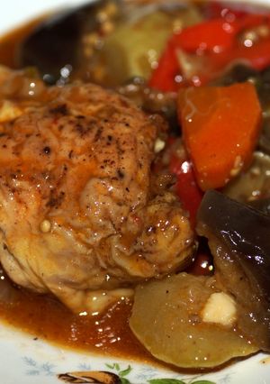 Фото Куриные окорочка с овощами в мультиварке.