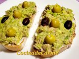 Montaditos de queso con crema de aguacate y atún