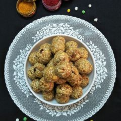 A picture of TILAACHE LAADOO (Sesame Laddoo).