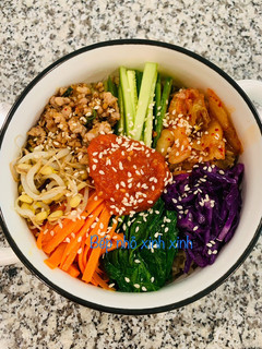 Hình của món Bimbimbap (cơm trộn Hàn quốc).