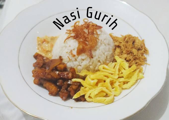 41. Nasi Gurih (nasi uduk)