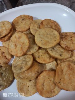 કડક પૂરી(kadak puri in Gujarati) રેસીપી મુખ્ય ફોટો