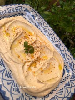 Una foto de Hummus de alubia blanca