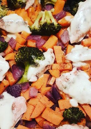 Mozzarellás Csirkemell zöldség ágyon recept fotója