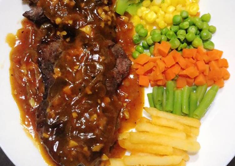 Cara Gampang Membuat Beef steak with bbq sauce, Bisa Manjain Lidah