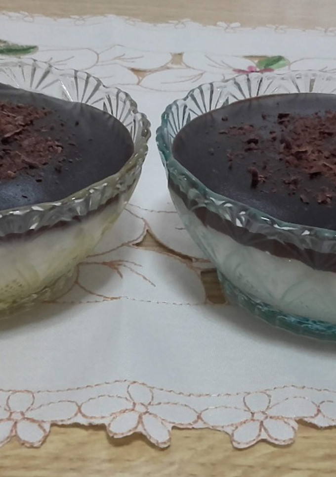 Una foto de Natillas de leche de coco y chocolate