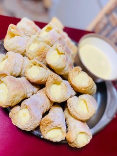 O poză a rețetei Cornulețe din foietaj cu cremă de vanilie.