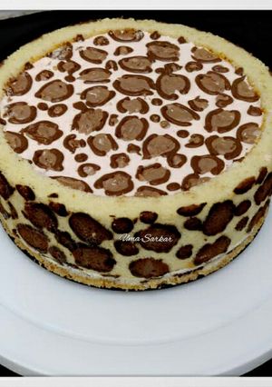 A picture of Leopard cheese cake.