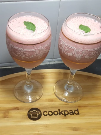 Easy Steps to Make Strawberry🍓 Banana 🍌Smoothie 🍸 the Can Spoil the Tongue Perfect