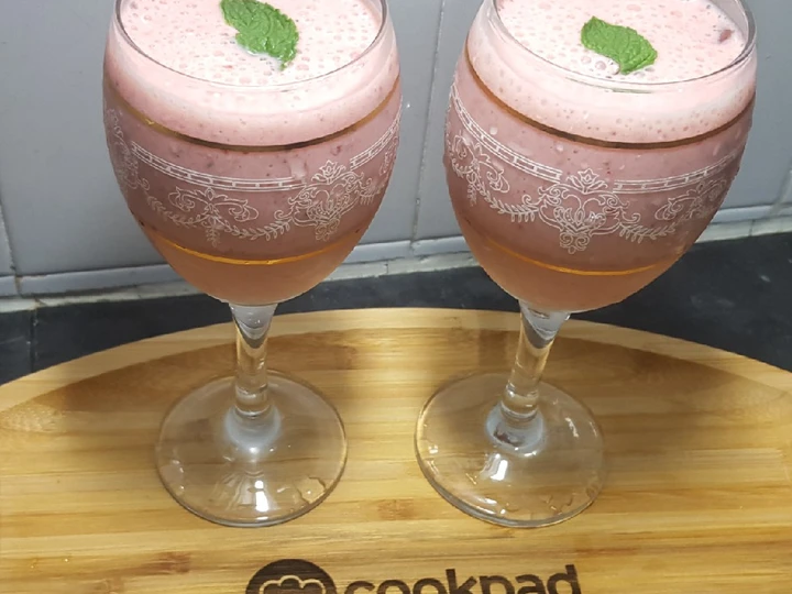 Easy Steps to Make Strawberry🍓 Banana 🍌Smoothie 🍸 the Can Spoil the Tongue Perfect