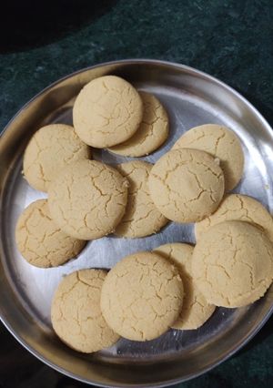 A picture of Lockdown special Naan khatai.