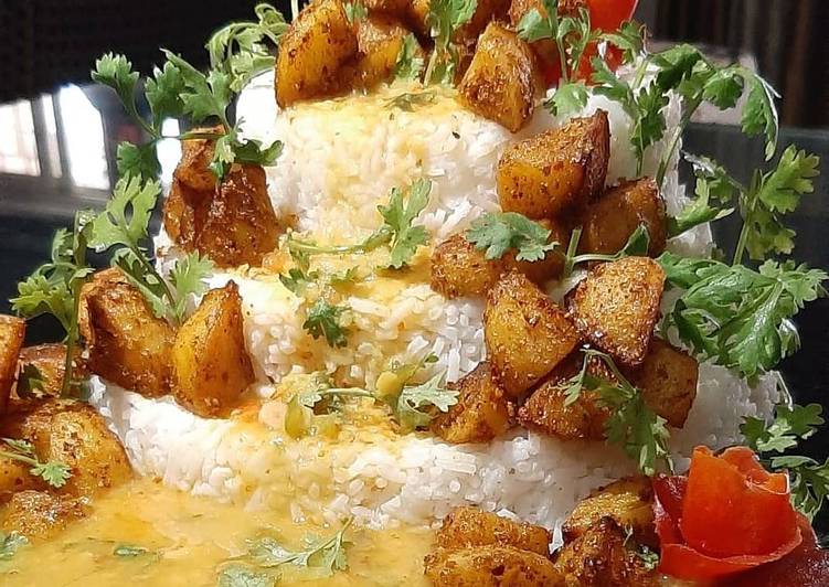 Sindhi dal chawal with fried potatoes