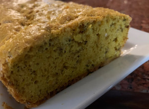 Una foto de PAN DE HARINA DE GARBANZO, ORÉGANO y CÚRCUMA (muy fácil, sin gluten)