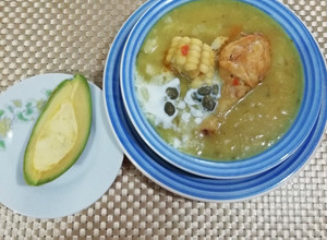 Una foto de Ajiaco colombianísimo 🇨🇴#saborcolombiano