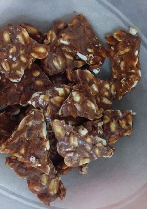 A picture of Peanut chikki.