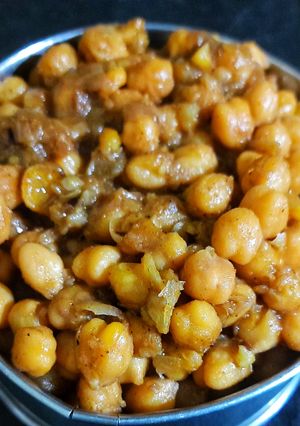 কলকাতা স্টাইলে ঘুগনি(kolkata style ghugni recipe in Bengali) রেসিপির প্রধান ছবি