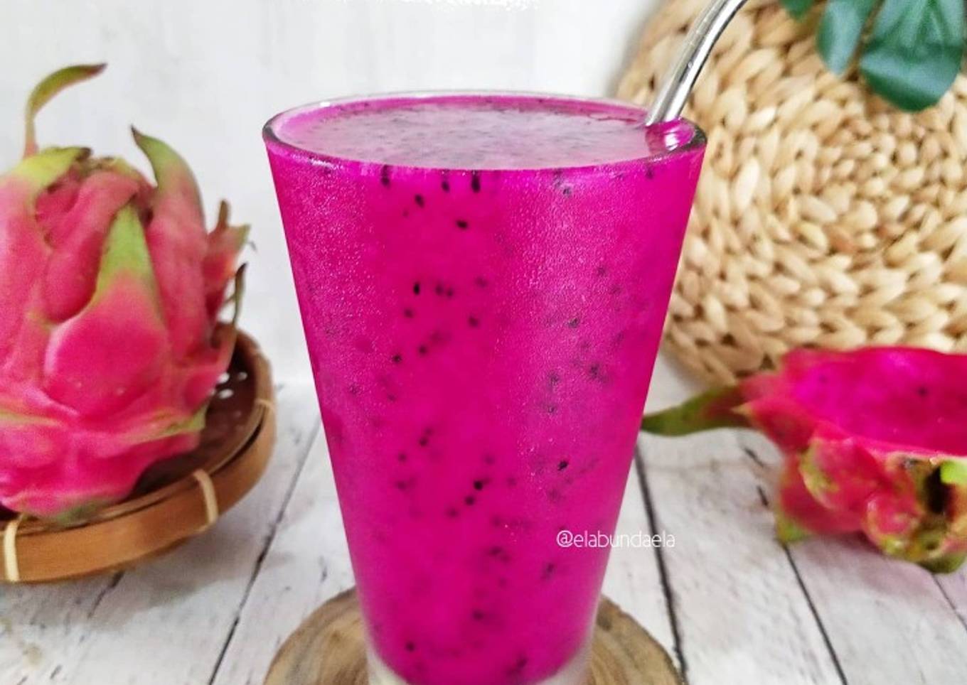 Jus Naga Merah