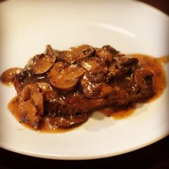 A picture of Mushroom Gravy Sauce for Steak.