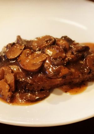 A picture of Mushroom Gravy Sauce for Steak.
