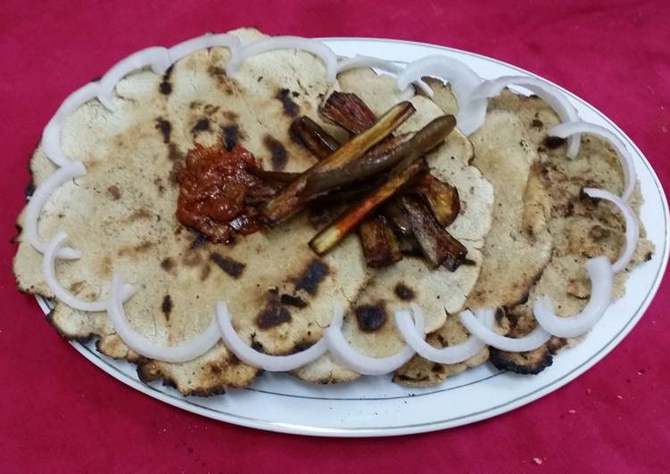 Masala Jowari Ki Rotiyan/Sorghum Flour Rotis