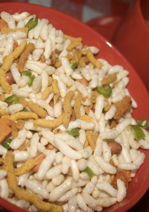 A picture of Jhaal Mudi.