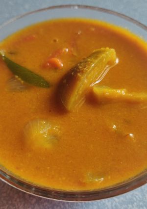 A picture of Kathirikai Puli Kuzhambu/Brinjal Curry.