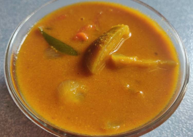 The Simple and Healthy Kathirikai Puli Kuzhambu/Brinjal Curry