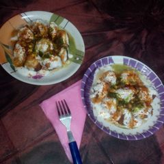 Khatti meethi smoking dahi bhalla A picture of Khatti meethi smoking dahi bhalla.