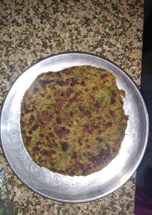 A picture of Methi paratha.