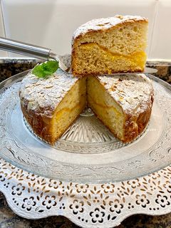 Una foto de Pastel de albaricoques y almendras