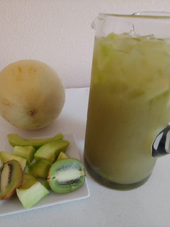 Una foto de Agua Fresca Melón Kiwi