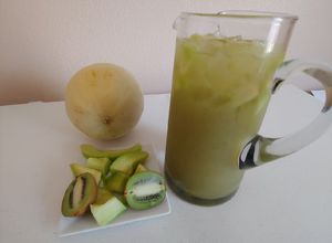 Una foto de Agua Fresca Melón Kiwi