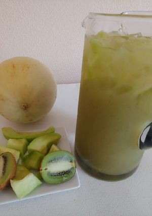 Una foto de Agua Fresca Melón Kiwi