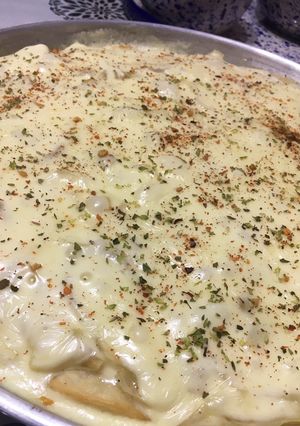 Una foto de MUZZARELLA😋😋MUCHA MUZZARELLA🤩🤩 EN UNA PIZZA FUGAZA CON MUZZARELLA 😋🍕🤩🍕