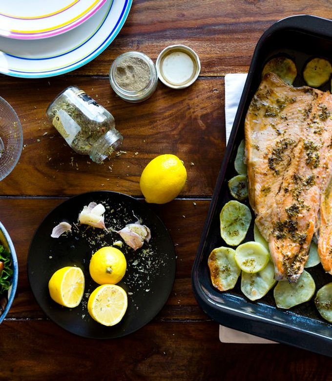 Una foto de Trucha al horno con limón y orégano