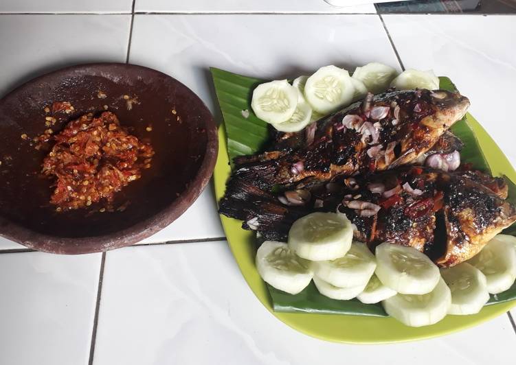 Langkah Mudah untuk Menyiapkan Ikan bakar sambal korek, Menggugah Selera